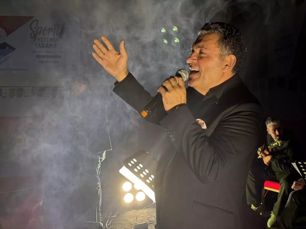 Başkan Demir, Cumhuriyet Bayramı’nda Türkü Söyledi