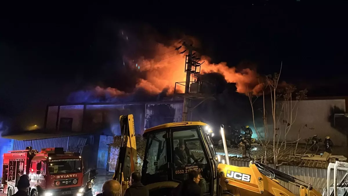 Bursa’da Mobilya Fabrikasında Yangın Çıktı