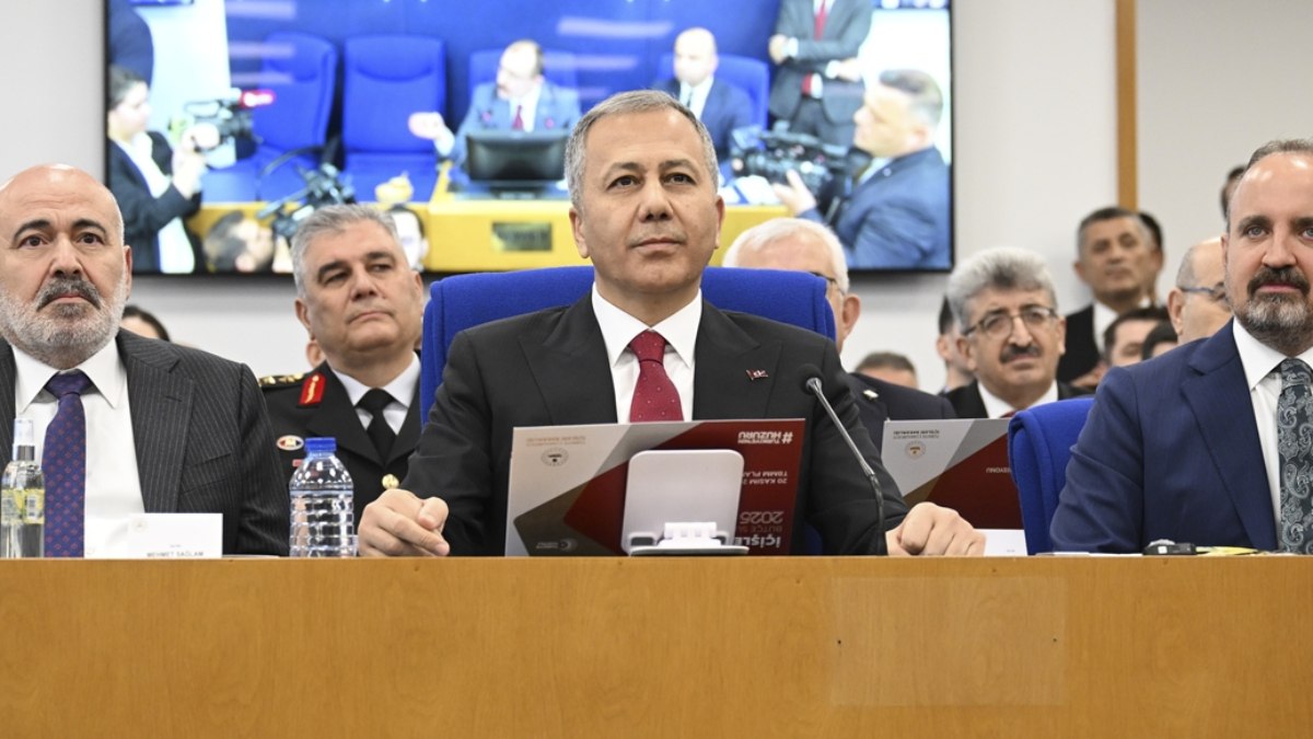 İçişleri Bakanı Ali Yerlikaya, Türkiye’de yaşayan Suriyeli sayısını açıkladı