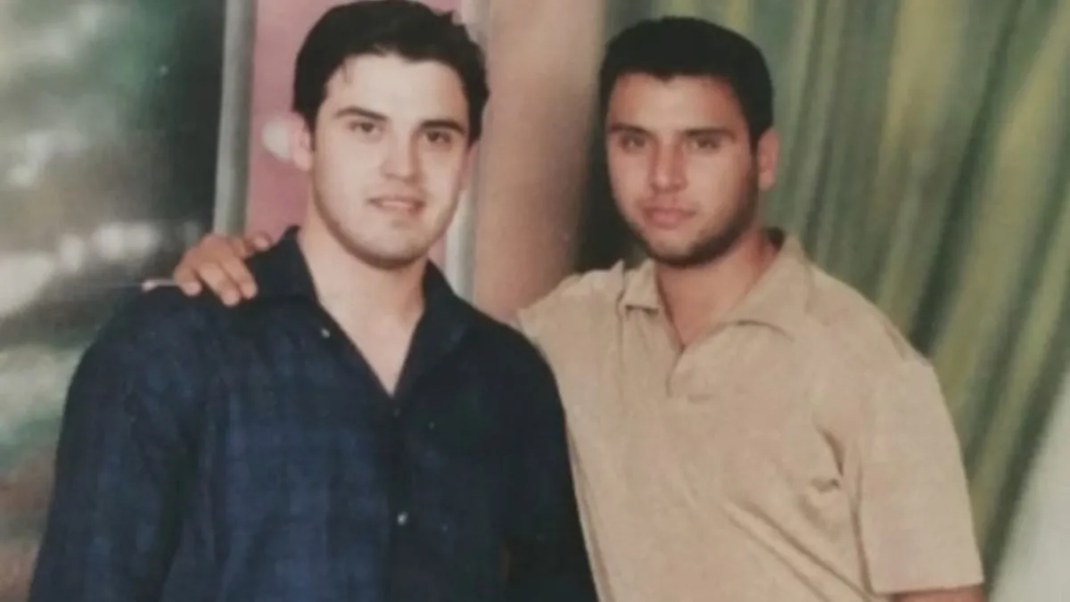 ‘Yıl 1994, hayallerimiz var’ Şarkıcı Alişan takipçilerini maziye götürdü…