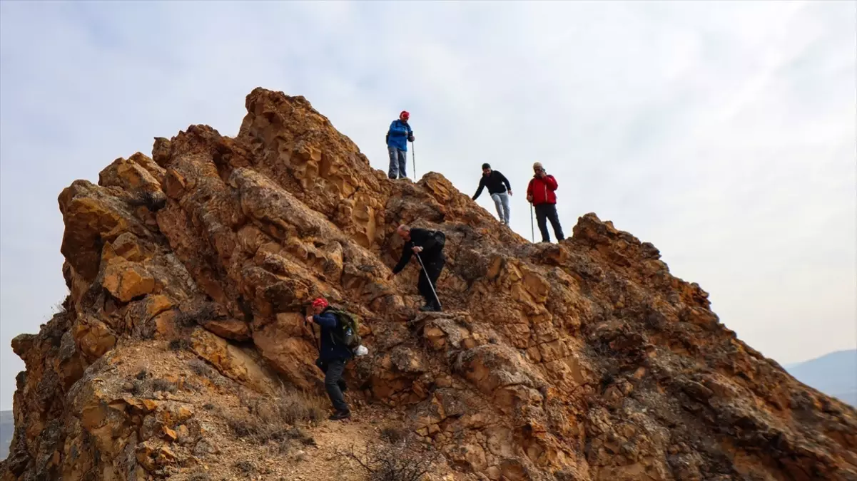 Iğdırlı Dağcılar Kızıldağ’da Zirve Kutlaması