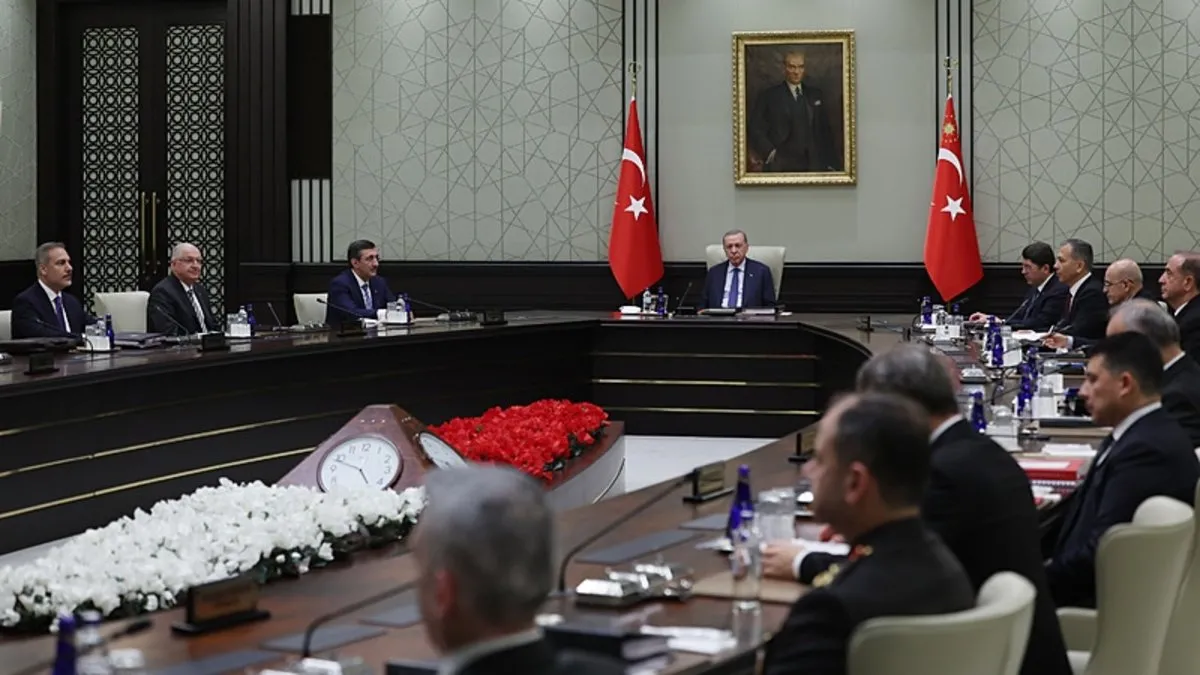 SON DAKİKA… Devletin gizli anayasasıKırmızı Kitap güncellemesinde sona gelindi: Toplantıya cep telefonu hatta akıllı saatle bile girmek yasak!