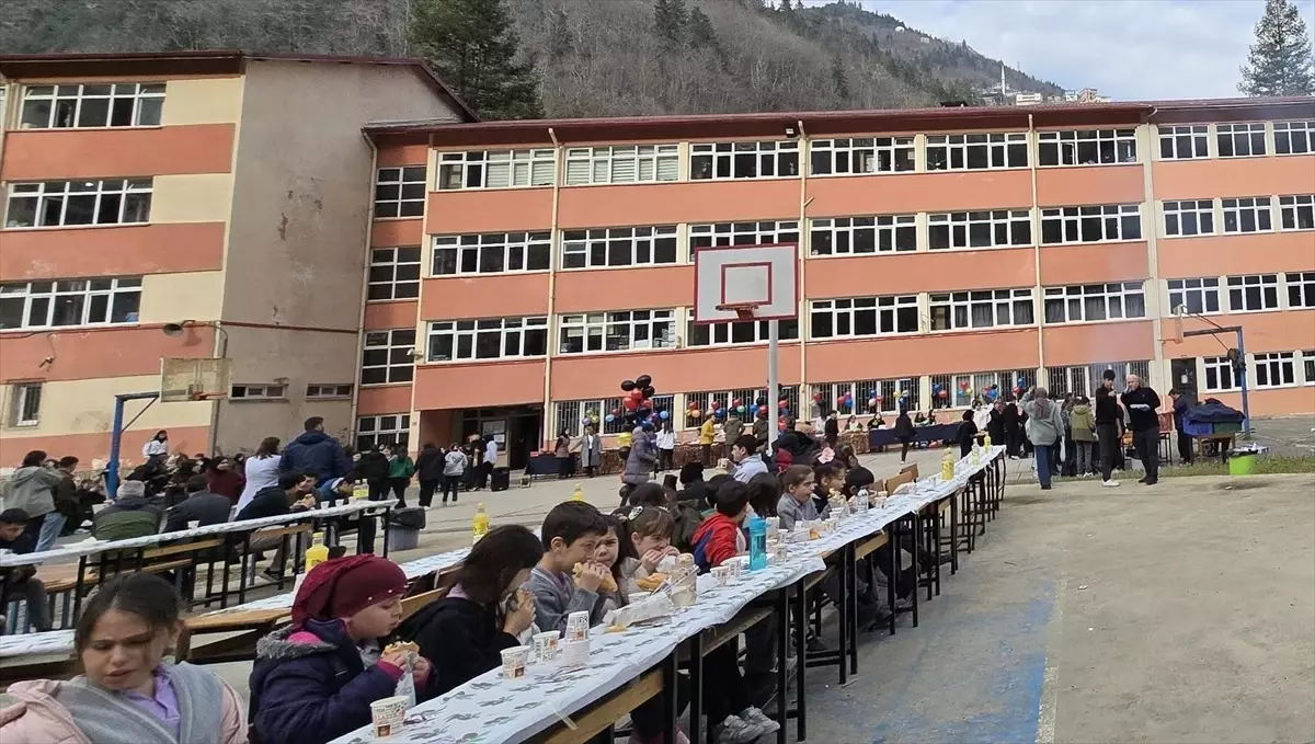 Çaykara Lisesi’nden SMA Hastalarına Kermes