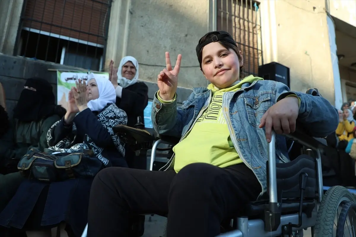 Humus’ta Baas Rejiminin Devrilmesi Kutlandı