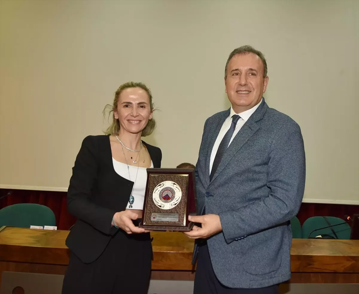 İş Hukuku Semineri Düzenlendi