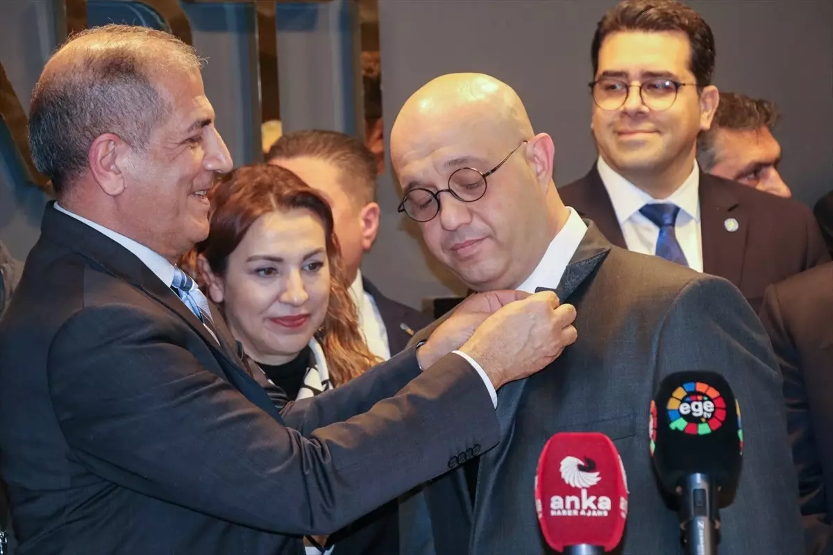 İYİ Parti İzmir’de Rozet Töreni