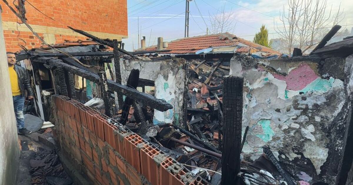 Edirne’de çıkan yangında iki ev kullanılamaz hale geldi