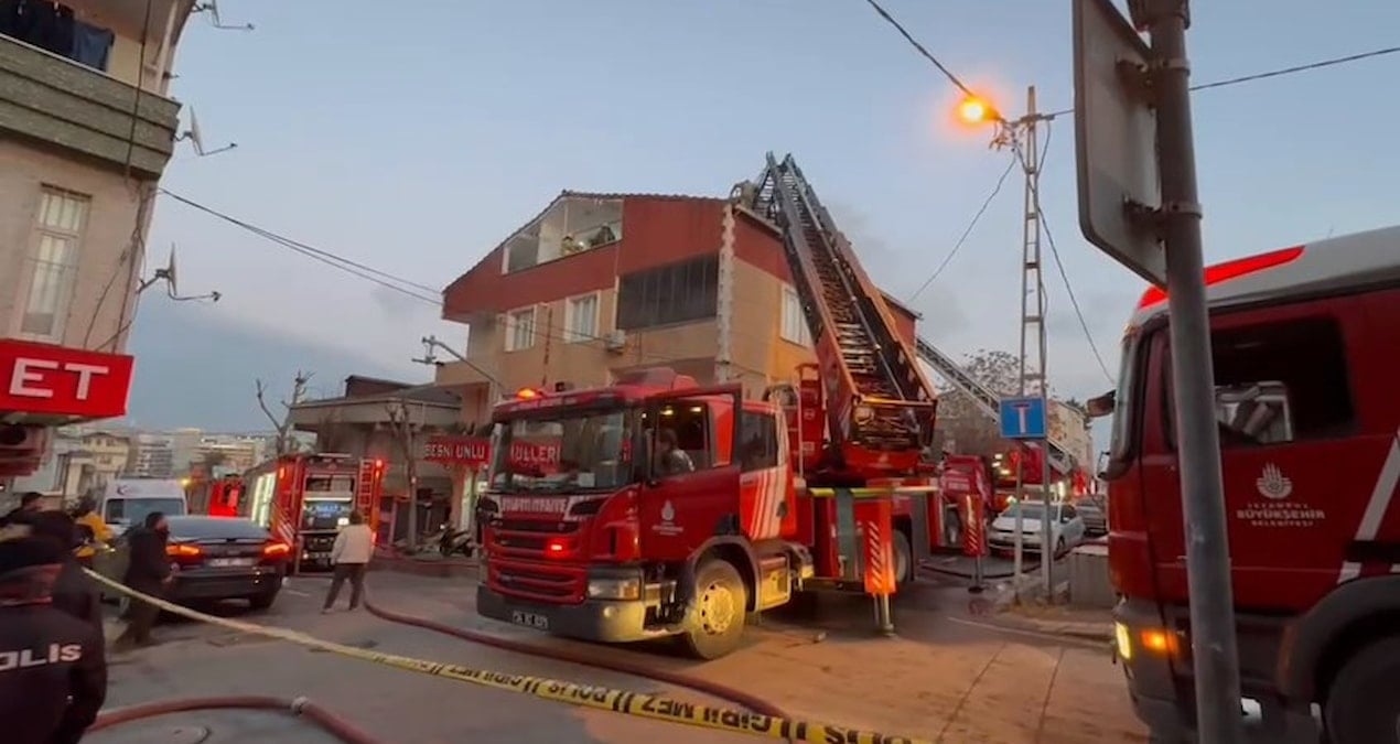 Küçükçekmece’de 4 katlı binada yangın