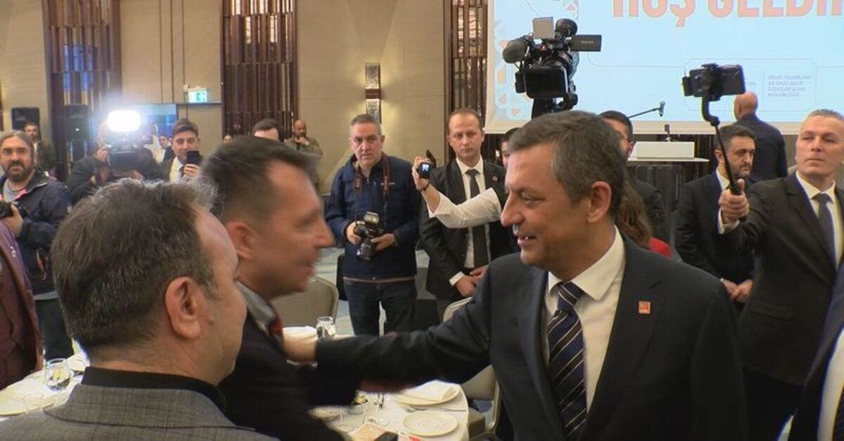 Özel, şehit aileleriyle iftar yaptı