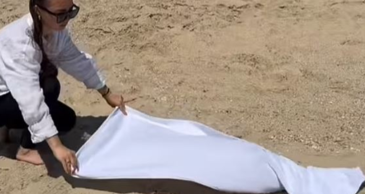 Plajda eşyalarınızı güvende tutmanın dahiyane yolu: Turistler yapıyor