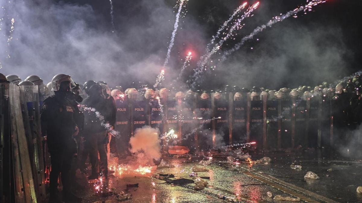 SON DAKİKA! Gösterilerde tutuklanan 34 öğrenci daha tahliye edildi