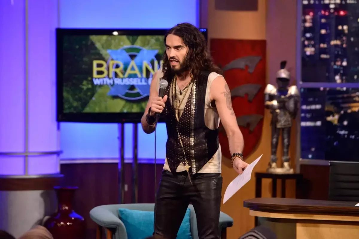 Ünlü komedyene kötü haber! Dört farklı kadın, Brand’a cinsel suçlamalar yöneltti