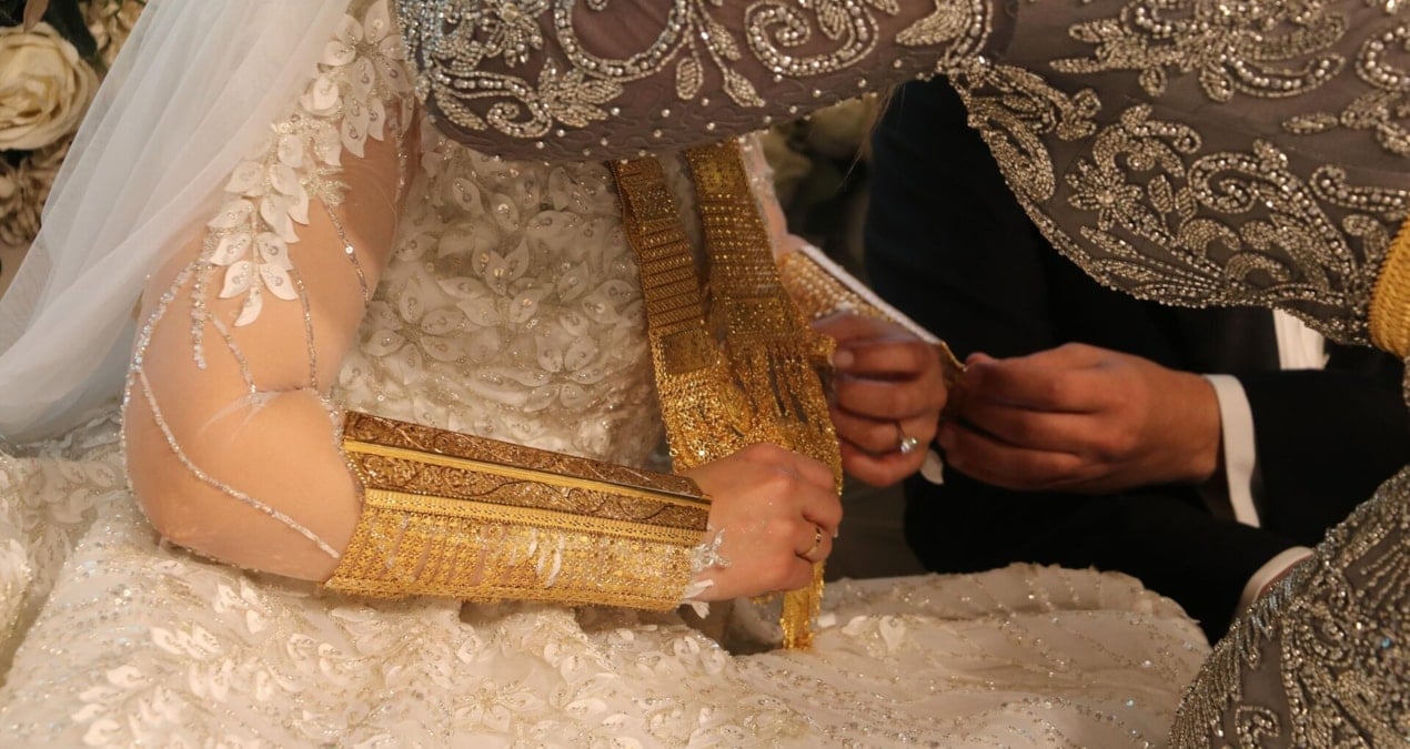 Aşiretler de nasibini aldı! Düğünlerde imitasyon takı takmaya başladılar