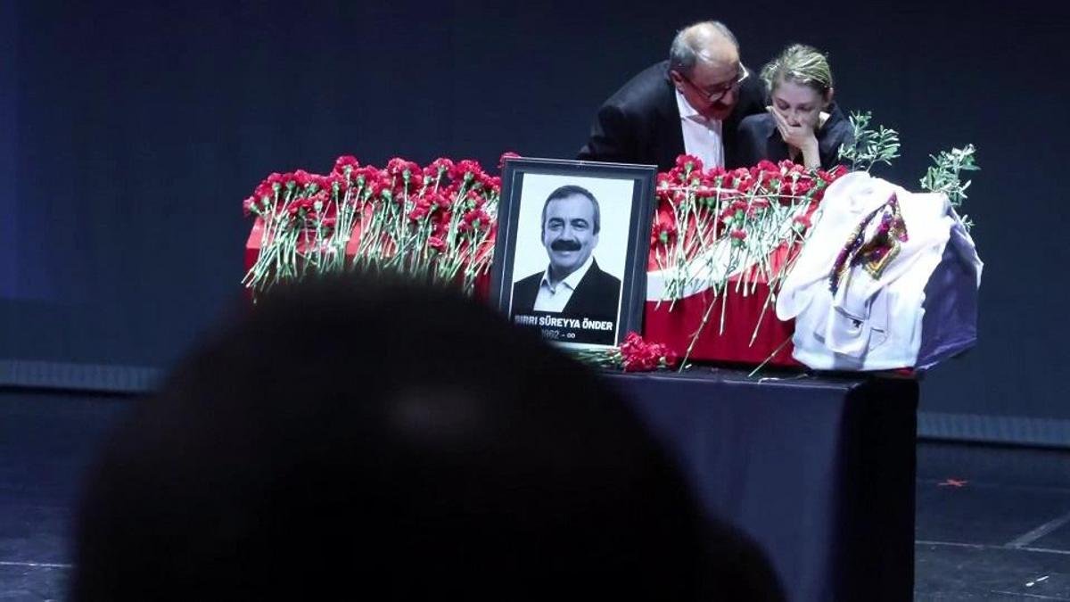 KIZINDAN ÖNDER’E SON VEDA! Gözyaşlarına boğuldu…